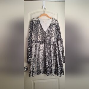 Loveriche dress patch print long sleeve dress size Medium lighweight boho casual